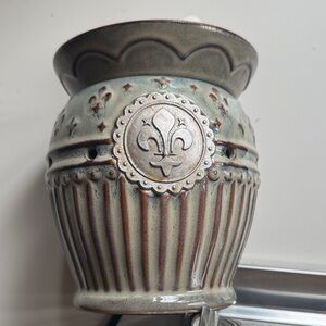 Scentsy Fleur-de-Lis Warmer - Green and Brown